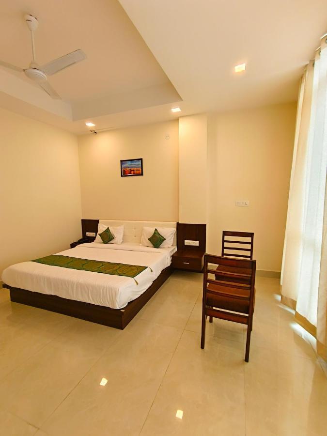 Veer Palace Near Udaipole Hotel