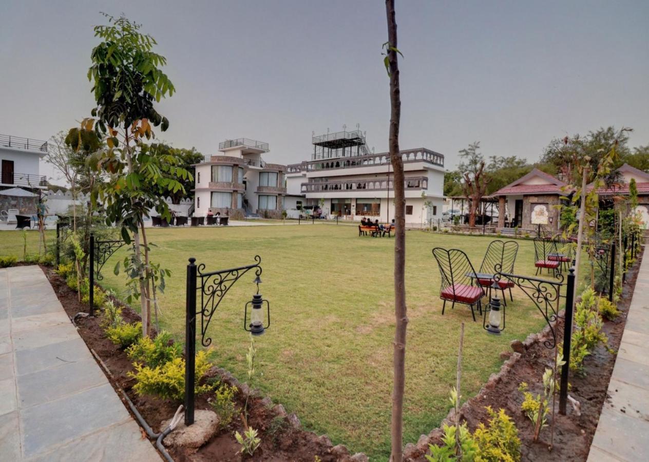 Keshav Resort *