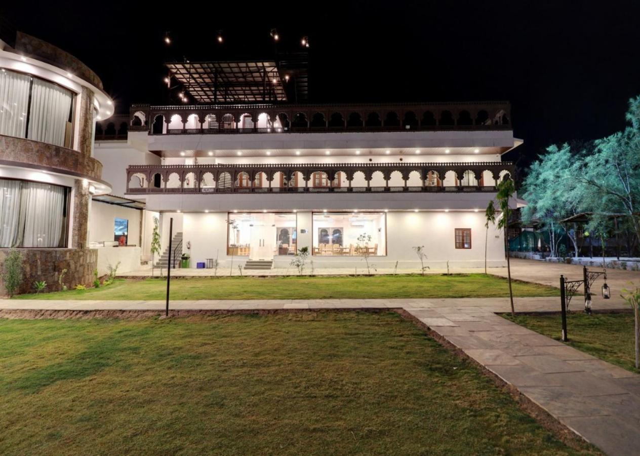 Keshav Resort *