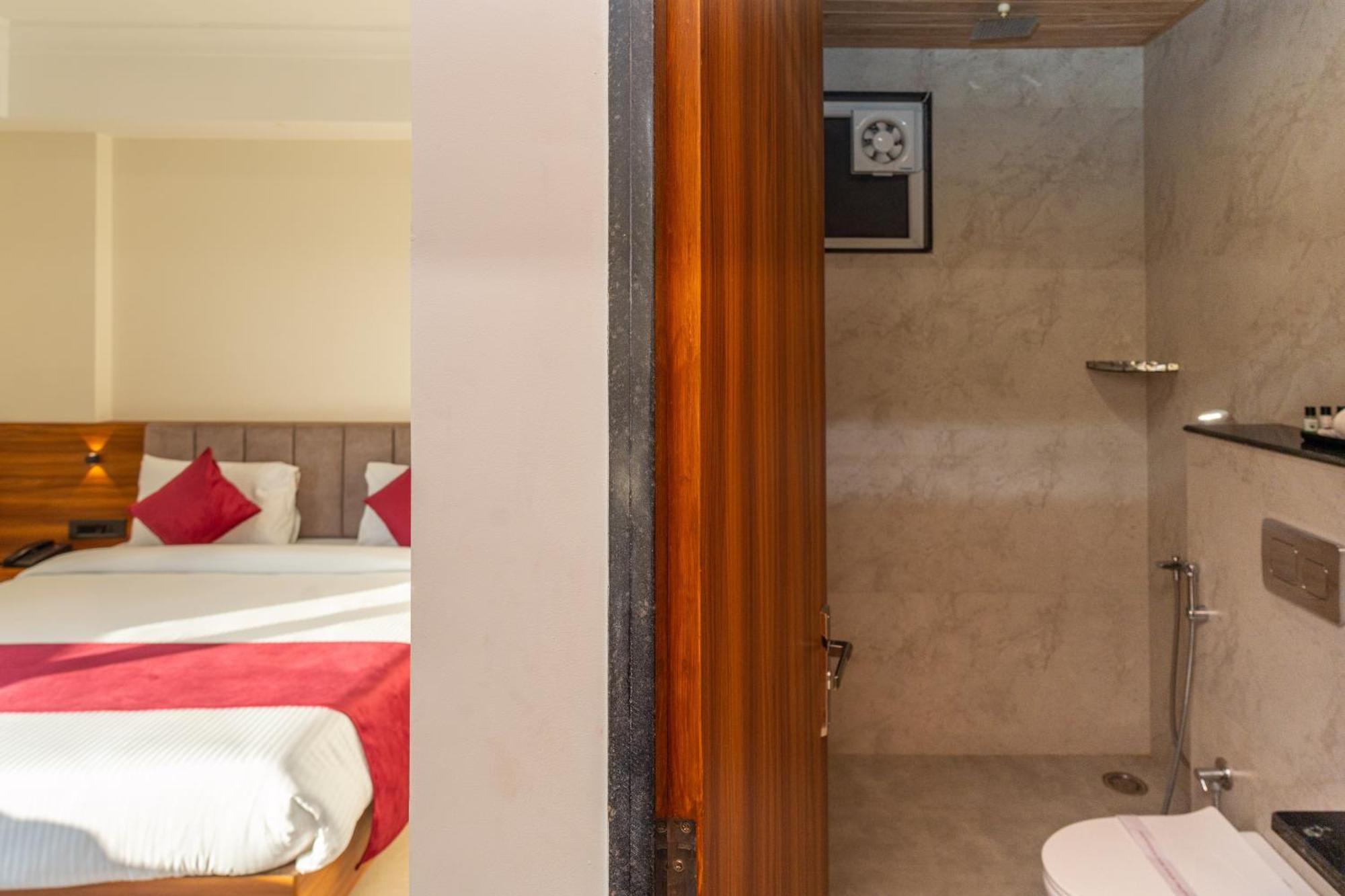 Raghunandan Palace - A Premier Boutique Stay, Center & 500 Meters From Railway Station
