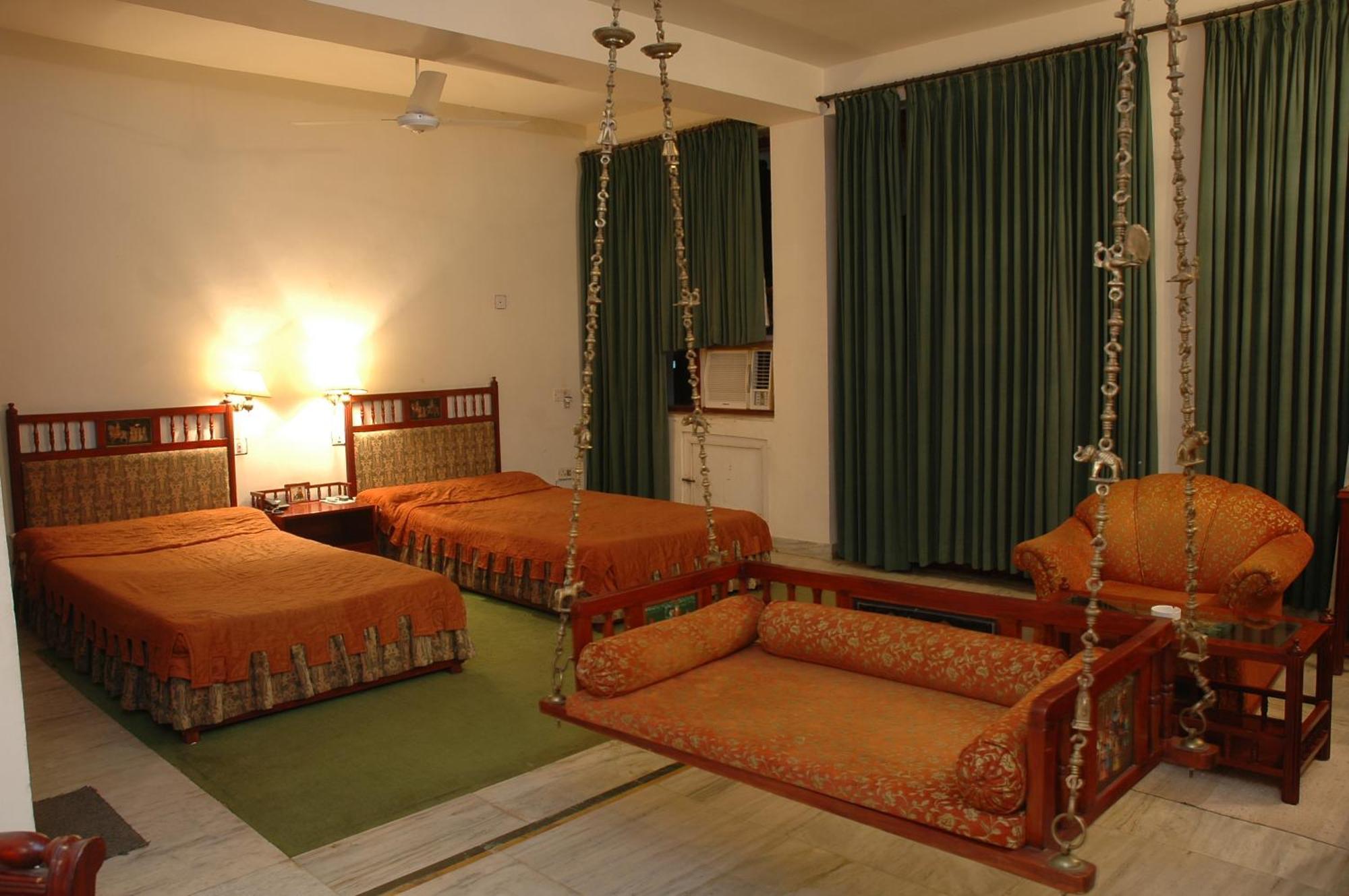 Resort Jaisamand Island 4*