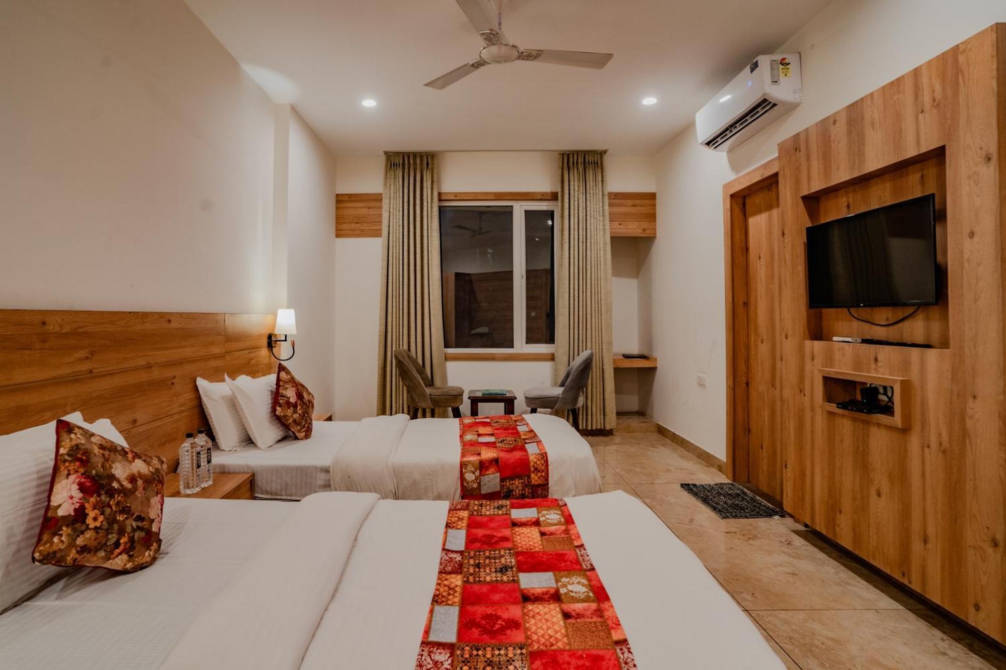 Amantran - Of Lakes Hotel 3*