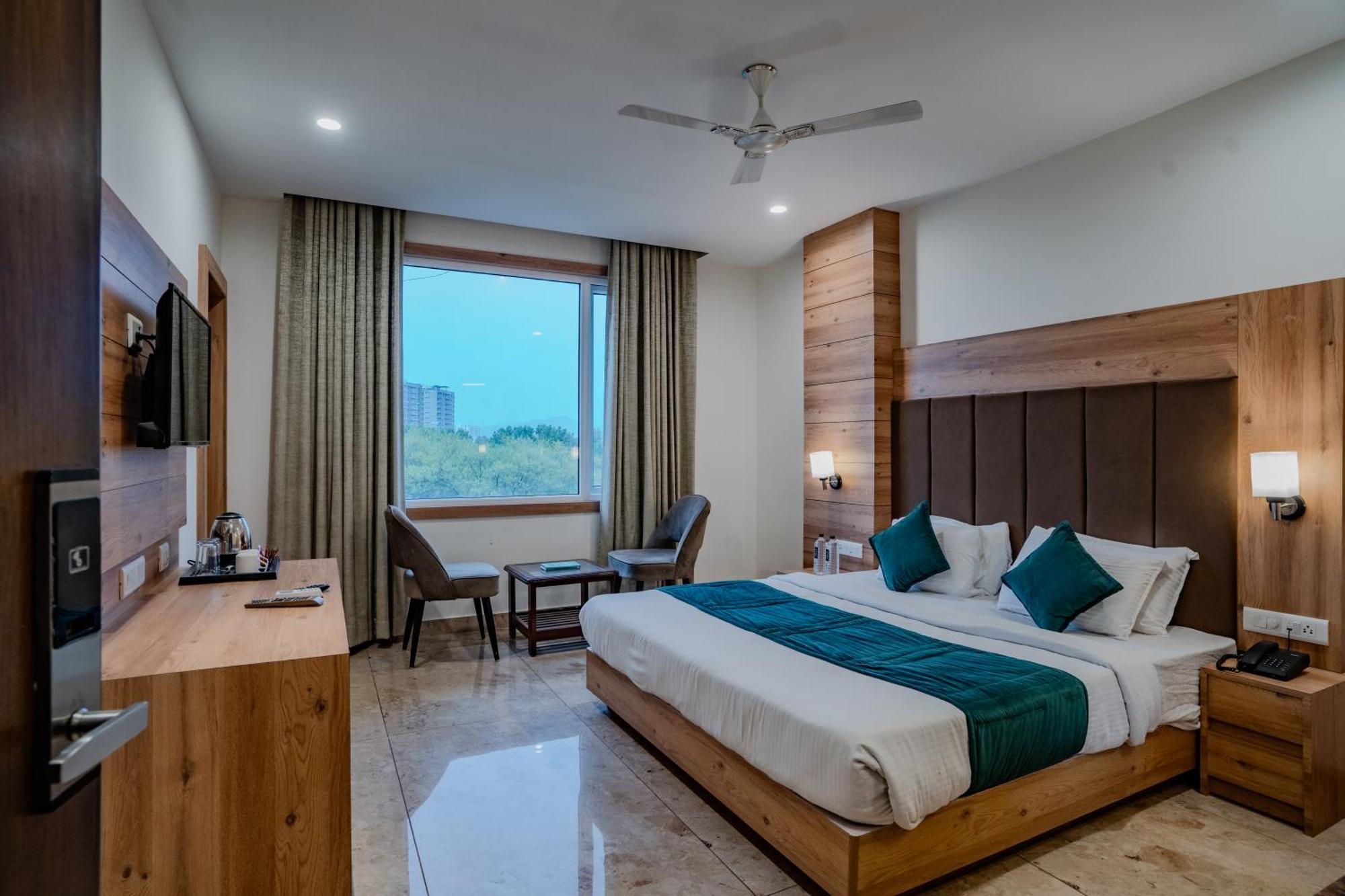 Amantran - Of Lakes Hotel