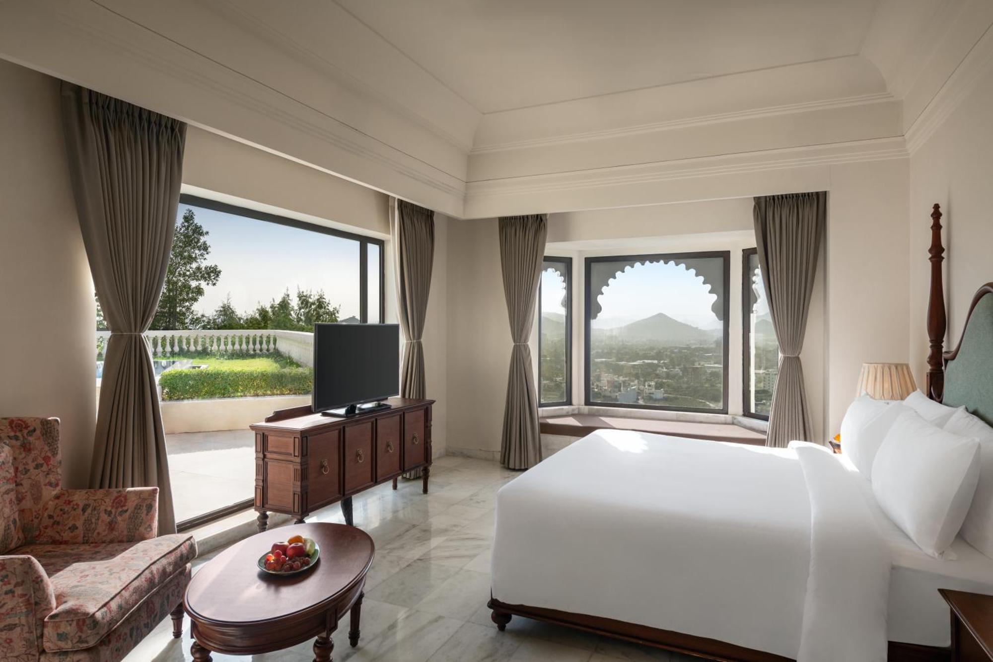 Hotel Bhairavgarh Palace 4*
