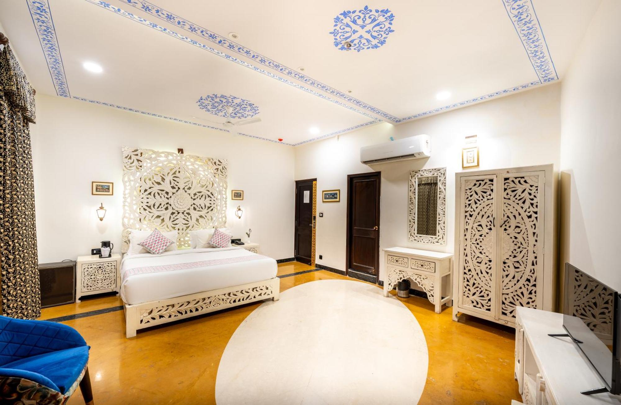 The Chronicles - Near The Pichola Hotel Udaipur