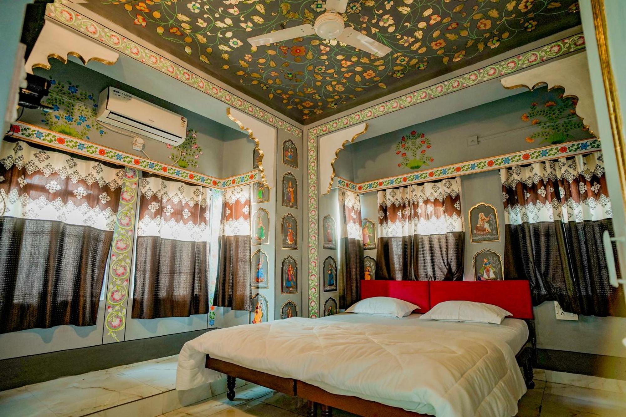Hotel Island Tower Udaipur