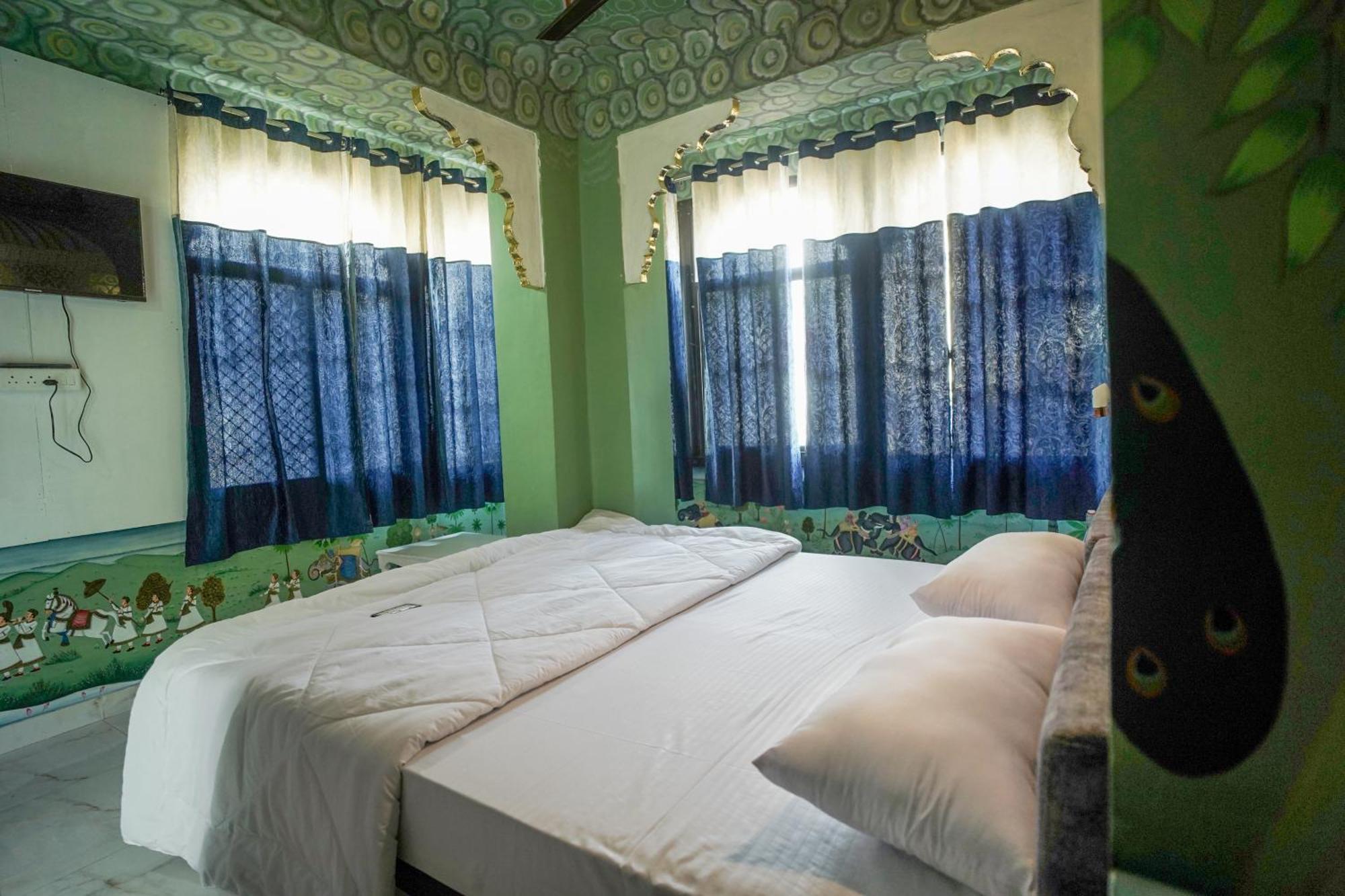 Hotel Island Tower Udaipur
