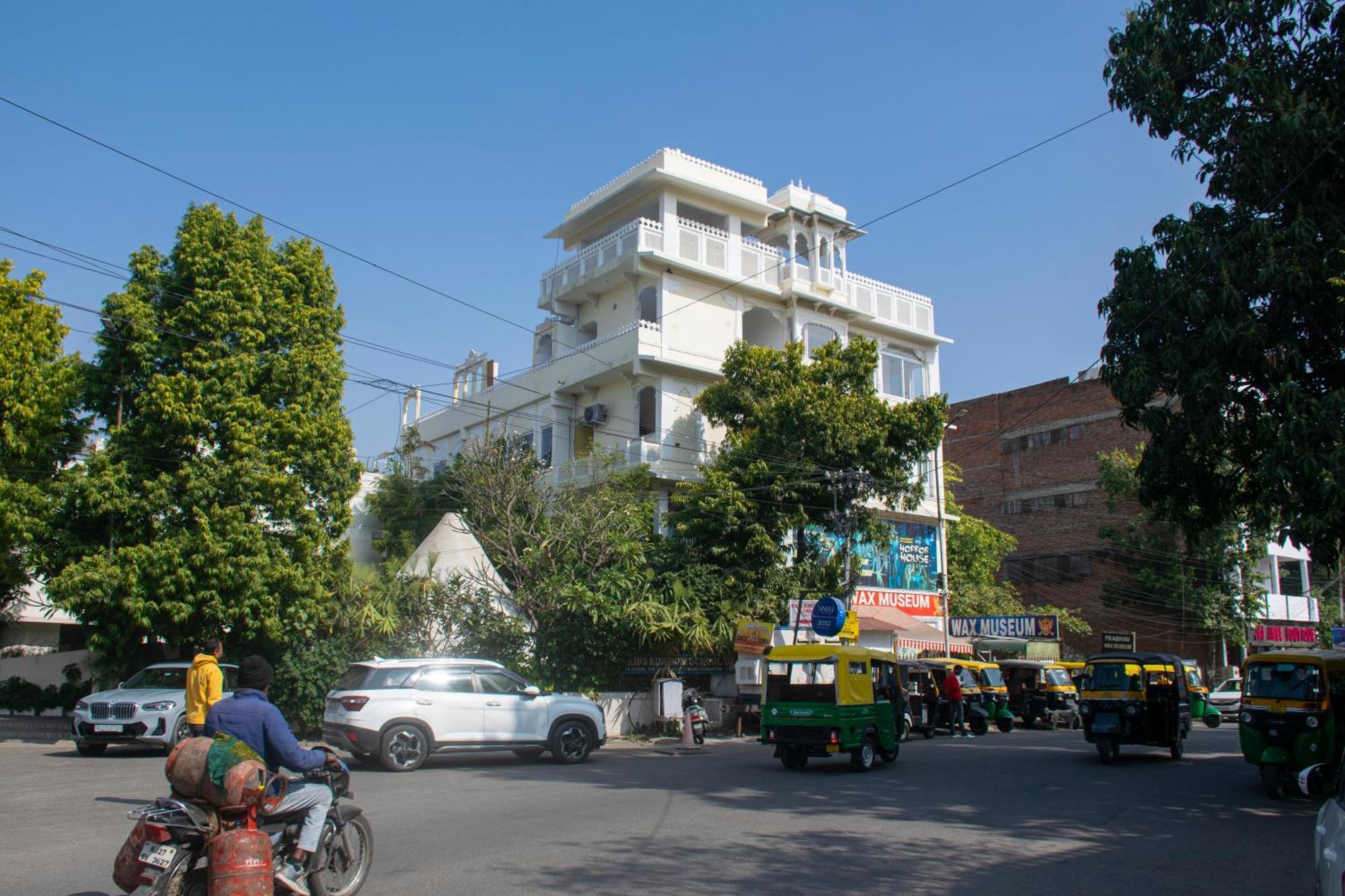 Pushpak Boutique