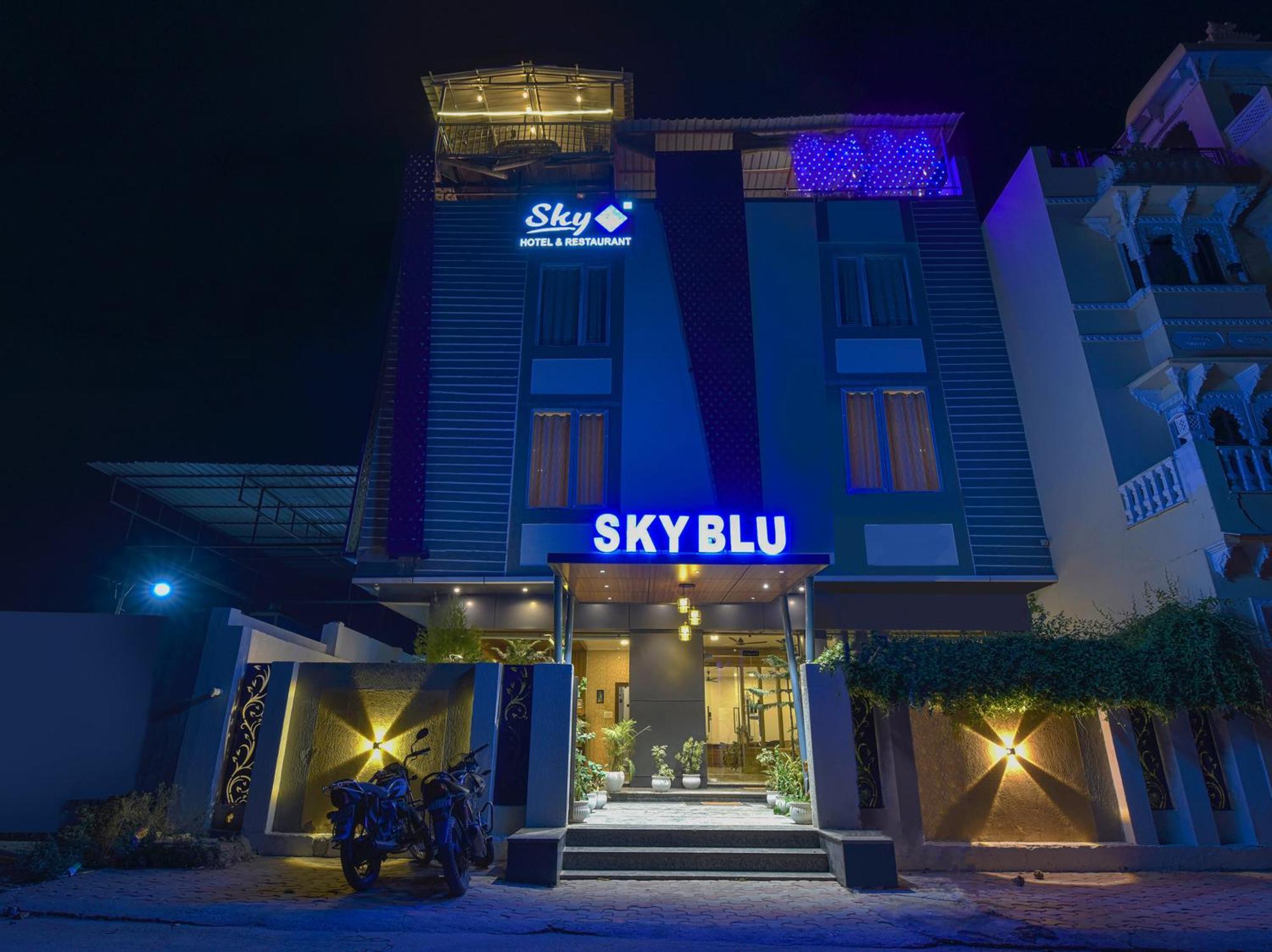 Hotel Sky Blu And Rooftop Restaurant