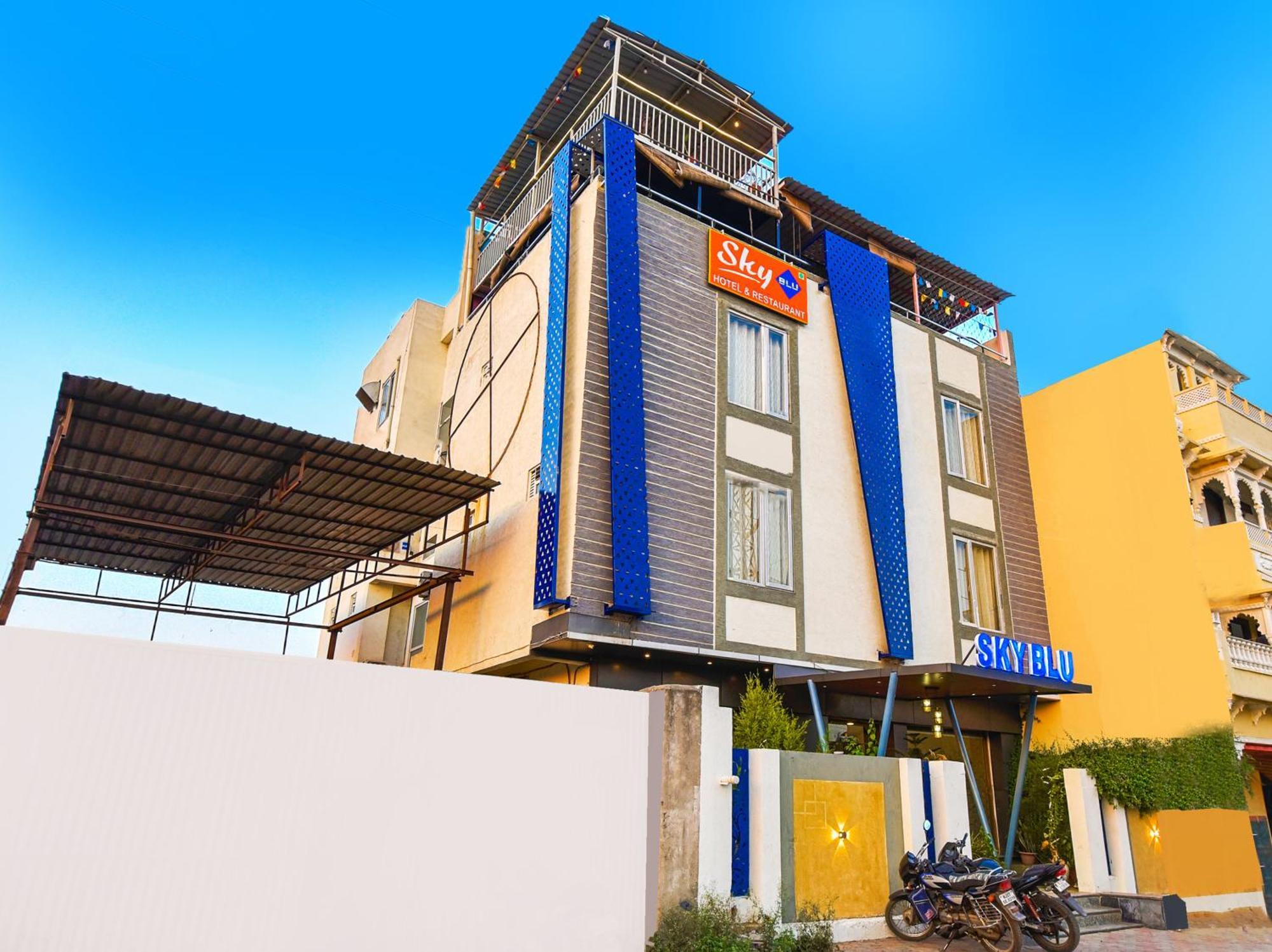 Sky Blu And Rooftop Restaurant Hotel 3*