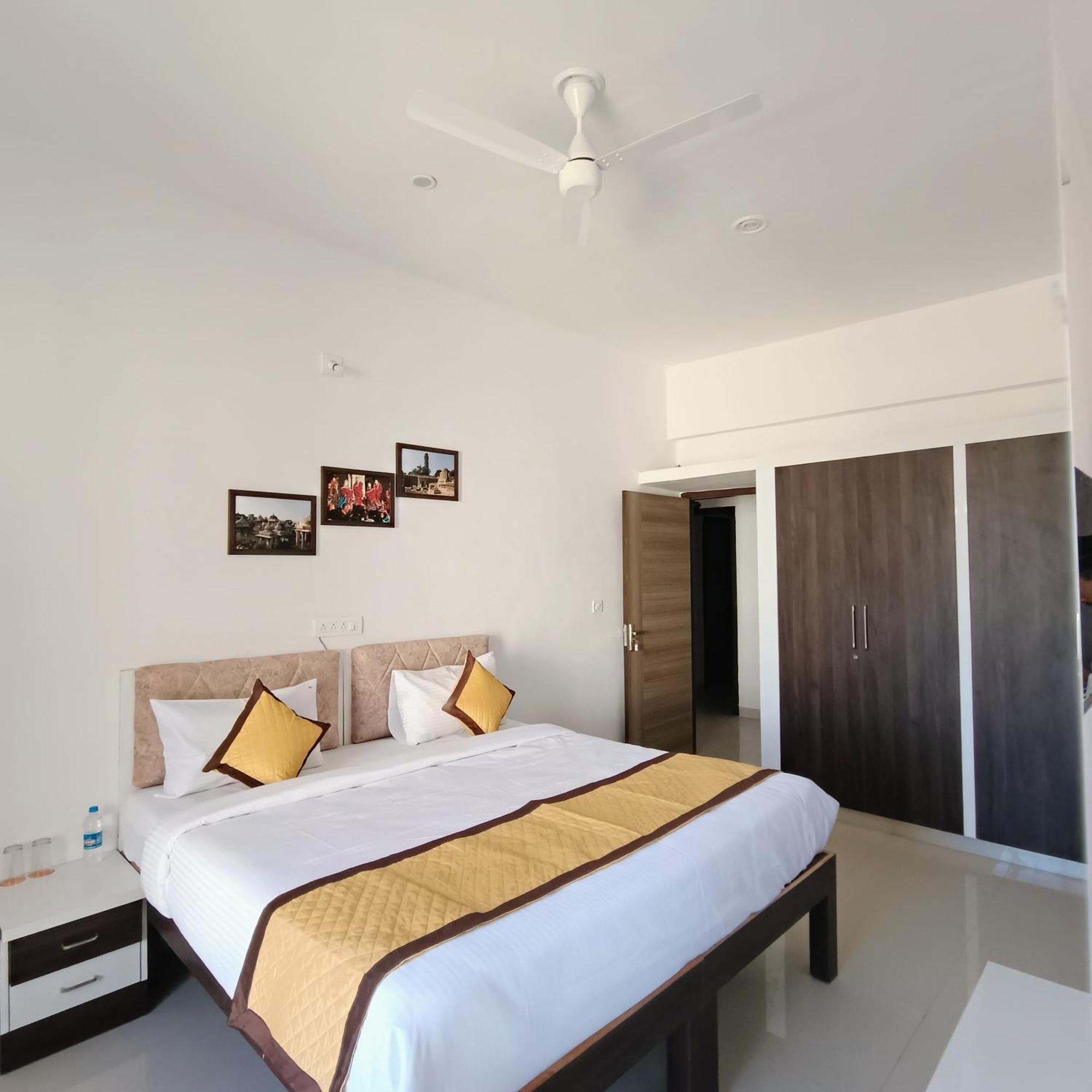 Arul's Hotel 3*