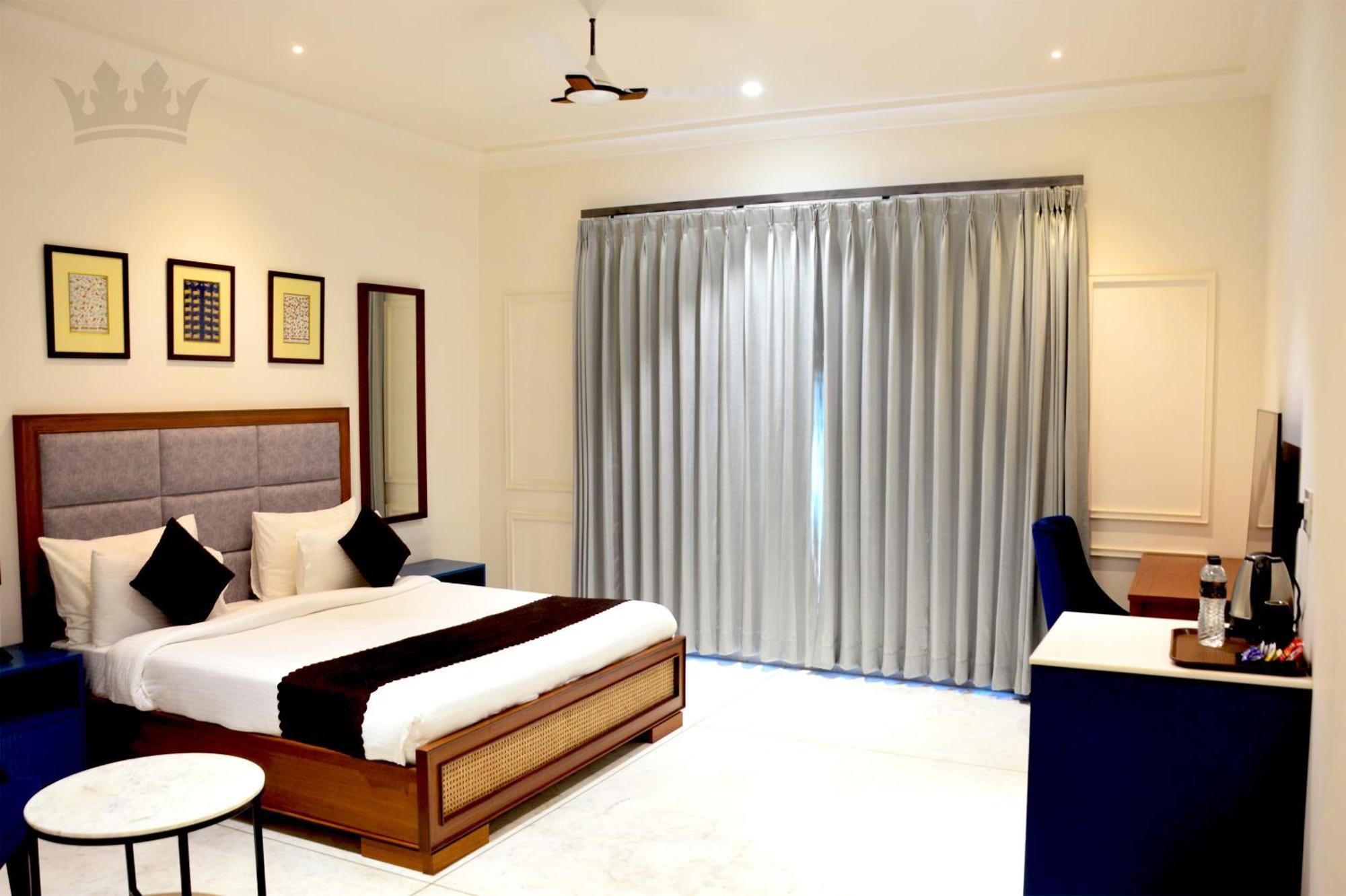 Sita Royal Lakside Hotel