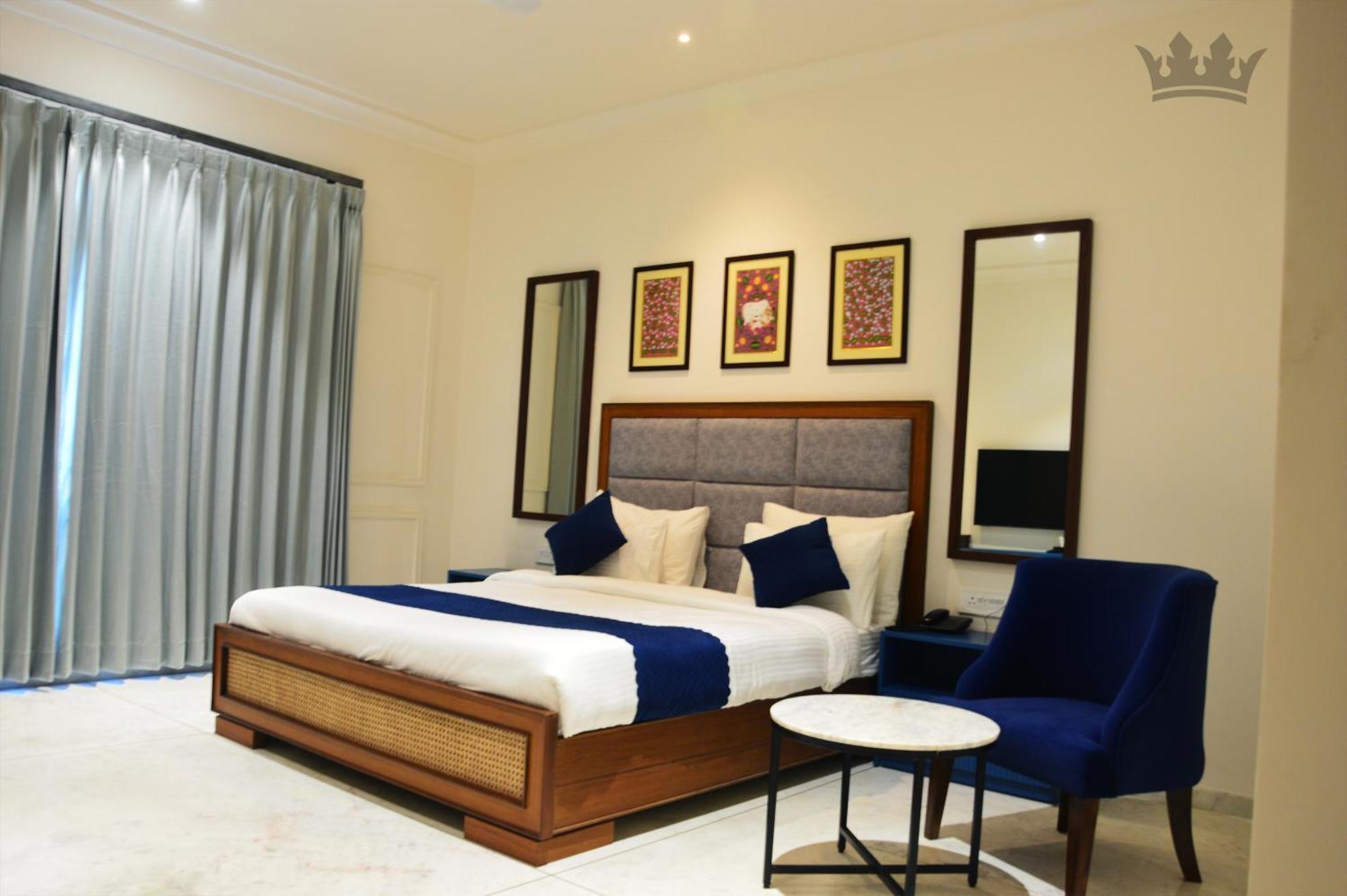 Sita Royal Lakside Hotel 3*