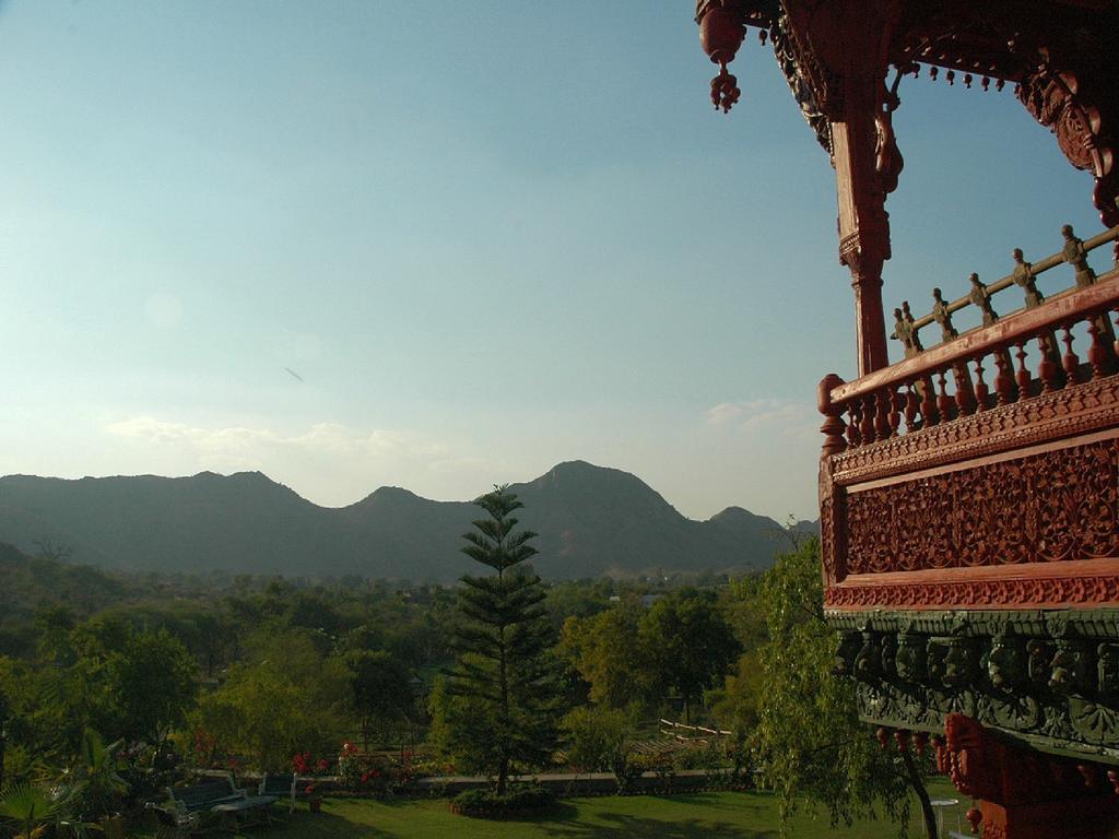 Resort The Royal Retreat & 4*