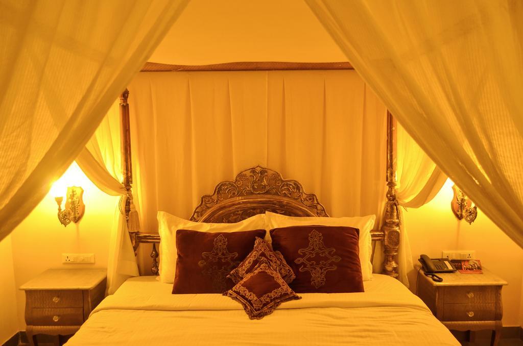The Royal Retreat & 4* Udaipur