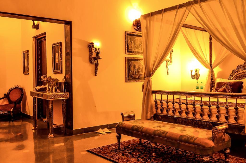 The Royal Retreat & 4*