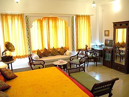 Raj Niwas Hotel