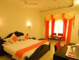 Bhairavgarh Palace Hotel 4*