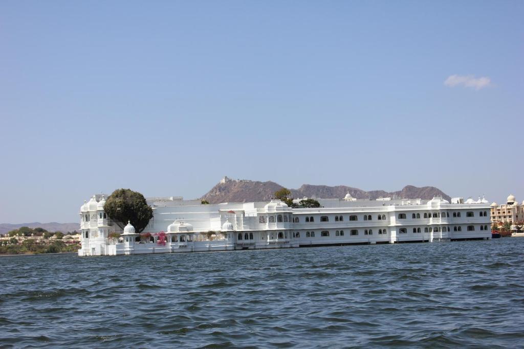 Raj Niwas Hotel 3*