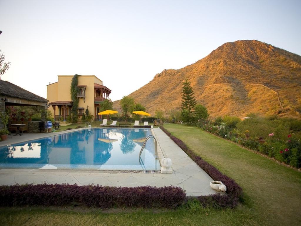 The Royal Retreat & 4* Udaipur