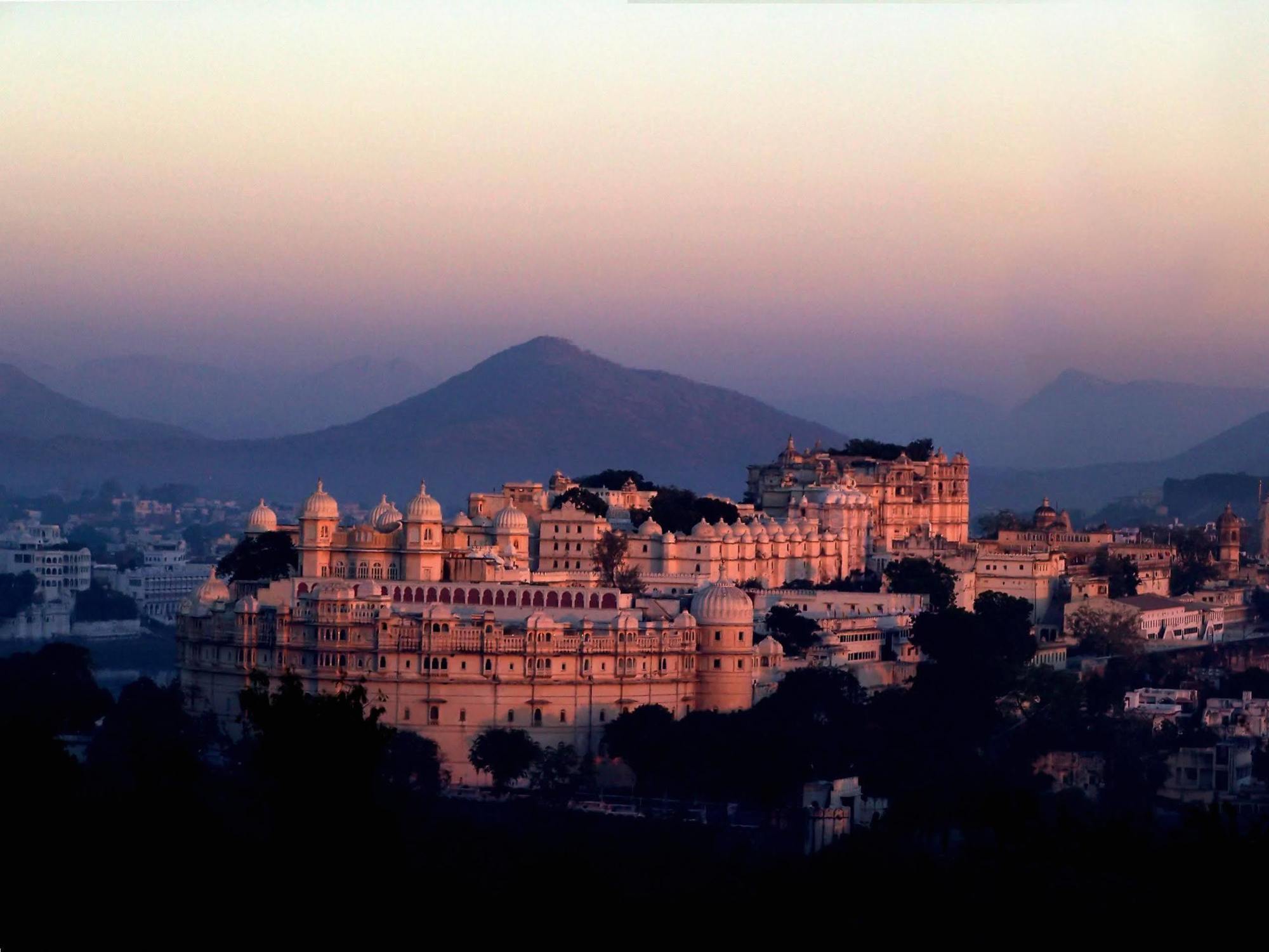 Hotel Shiv Niwas Palace By Hrh Group Of Udaipur