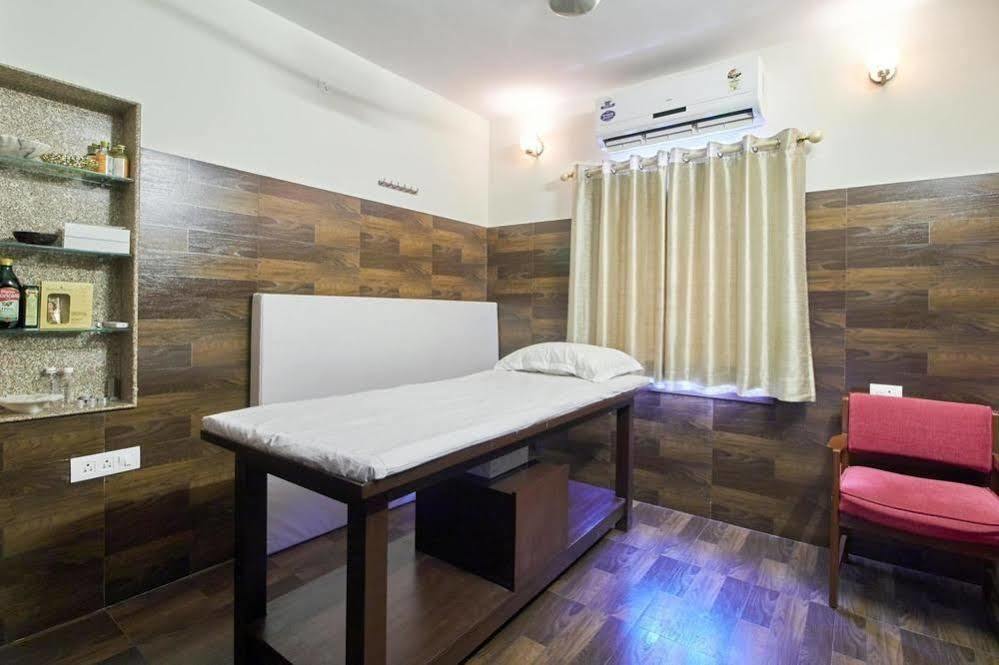 Hotel Bhairavgarh Palace 4*