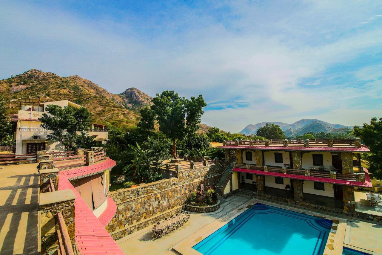 Oyo 24395 Hills Retreat Hotel Udaipur