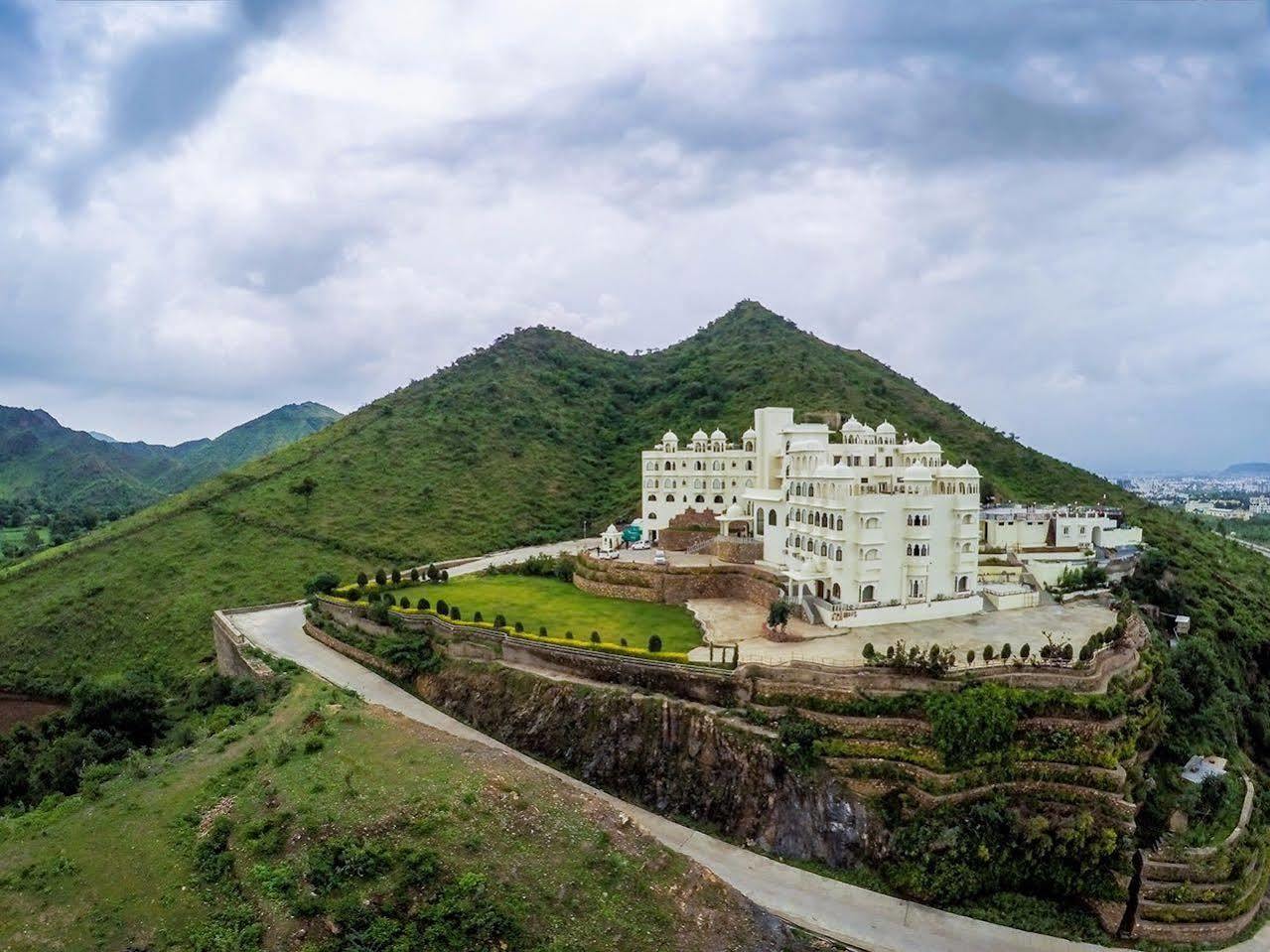 Bhairavgarh Palace Hotel 4*