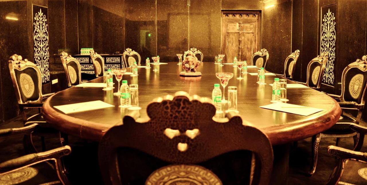 The Royal Retreat & 4* Udaipur
