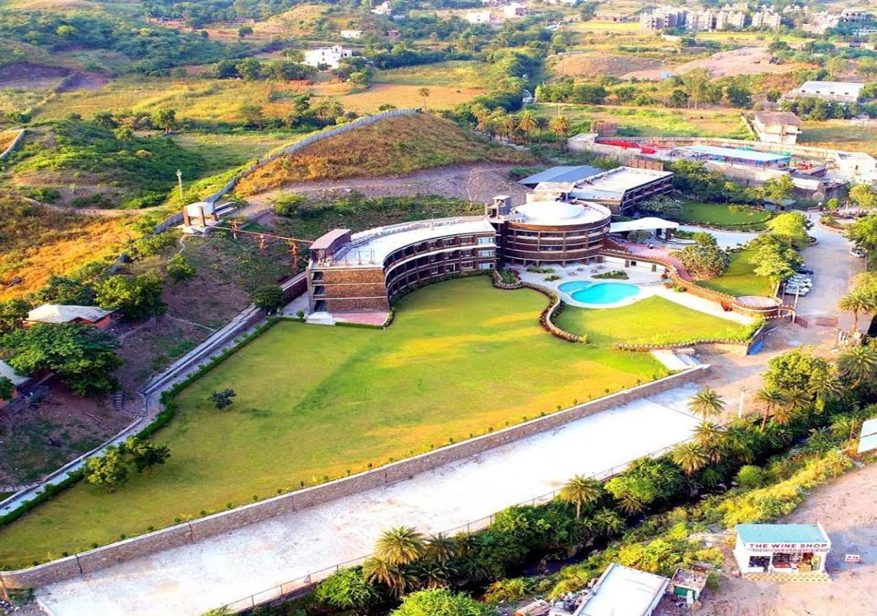 Hotel Seasons Park Udaipur