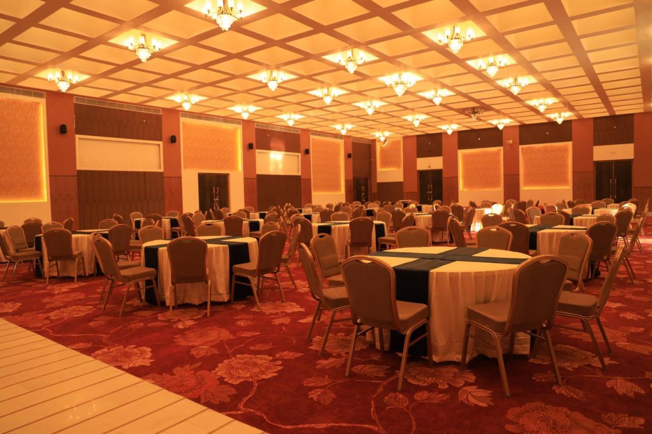Resort Ramee Royal & - Udaipur