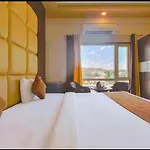 Mangal Hotel & Resorts Pool