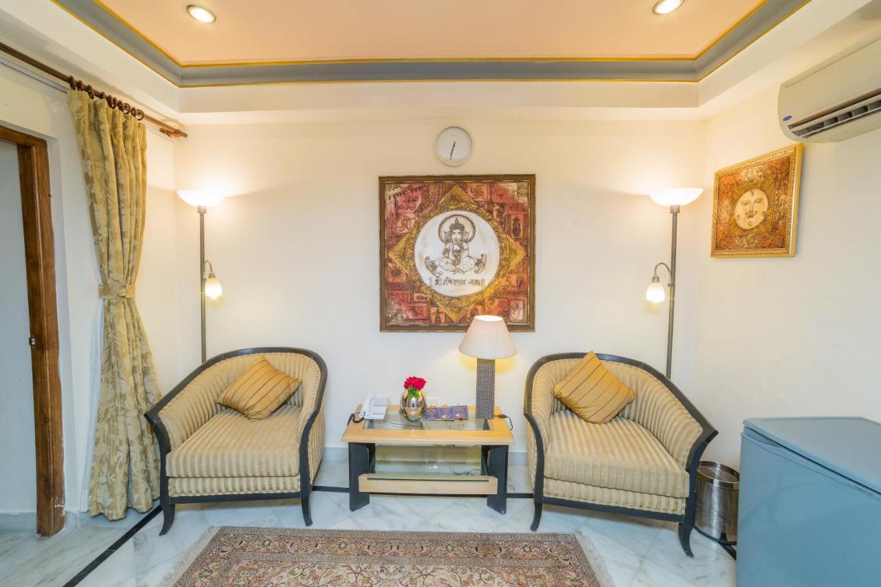 Jagmandir Island Palace - Grand Heritage Hotel
