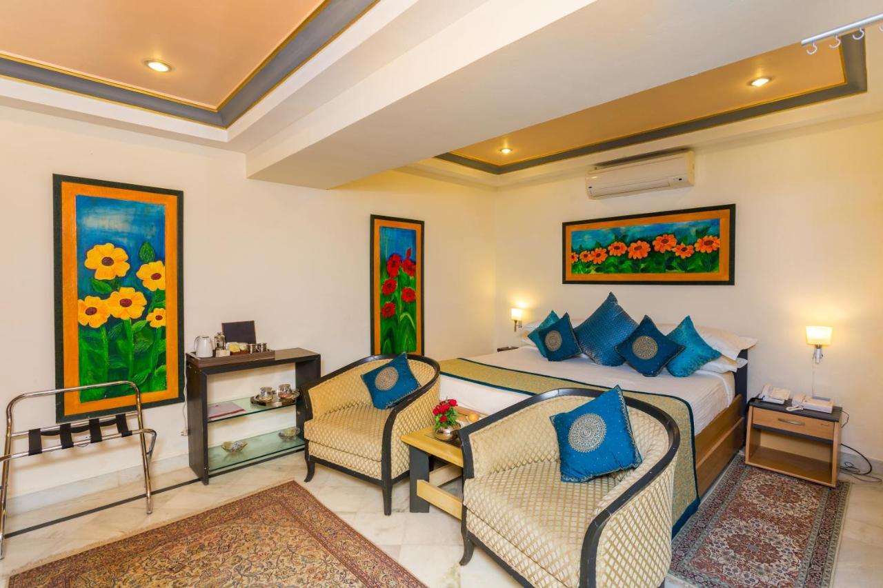 Hotel Jagmandir Island Palace - Grand Heritage