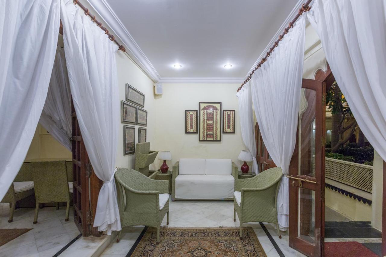 Hotel Jagmandir Island Palace - Grand Heritage