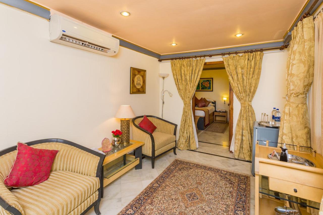 Hotel Jagmandir Island Palace - Grand Heritage