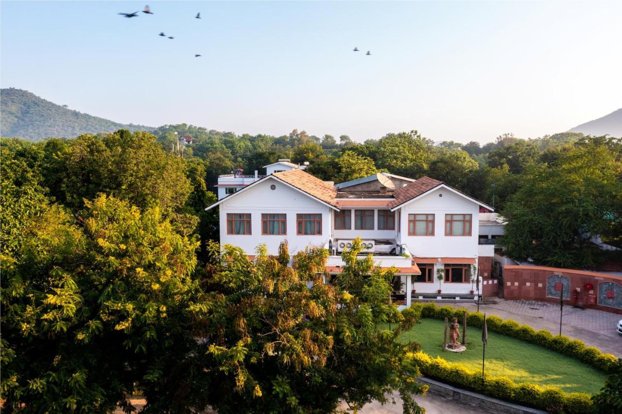Amantra Shilpi & 3*