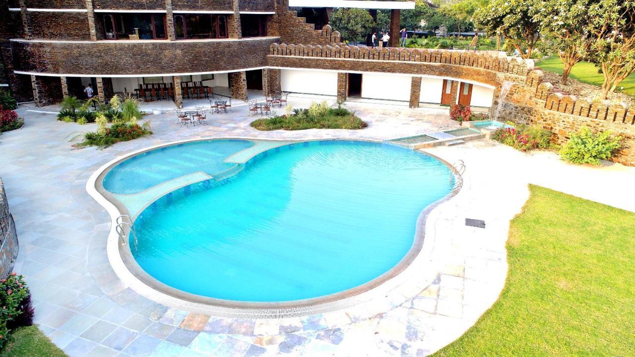 Hotel Seasons Park Udaipur