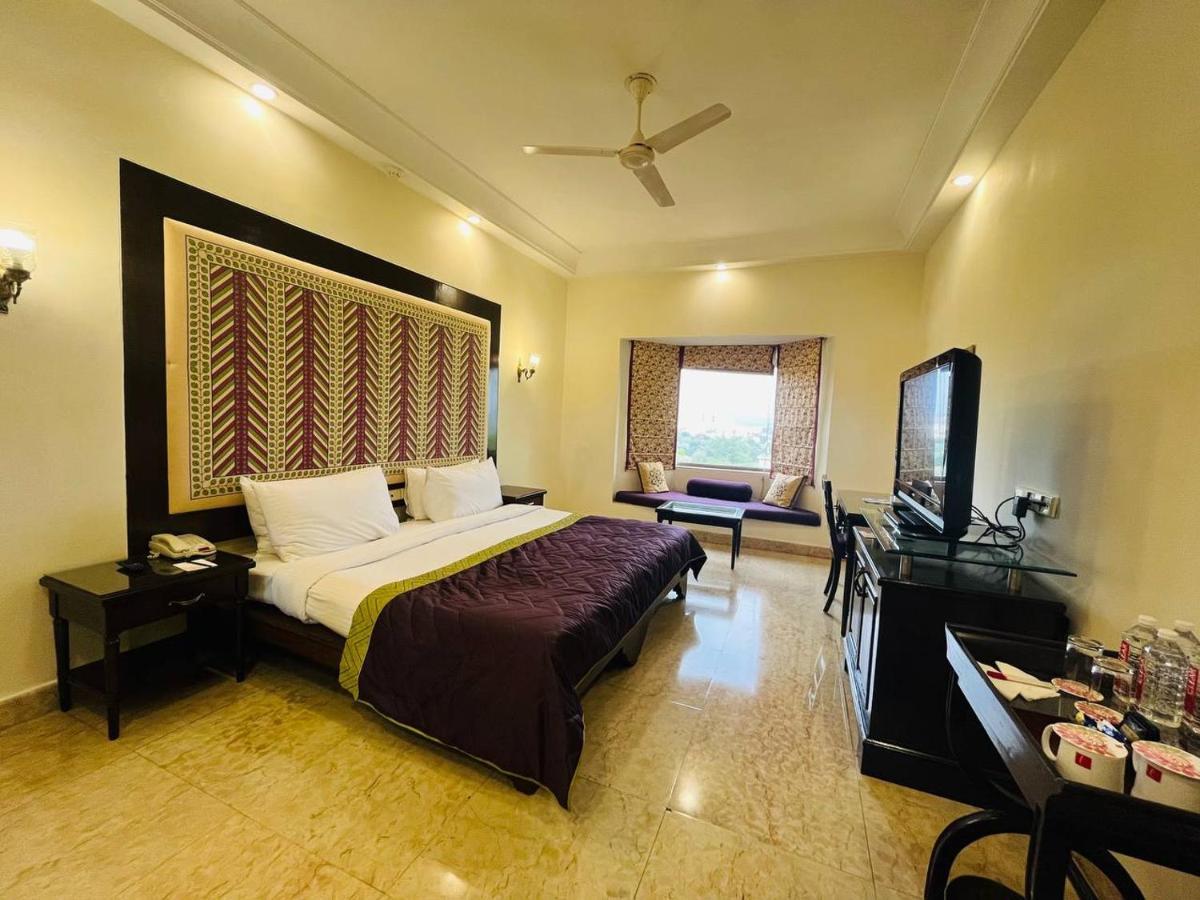 The Lalit Laxmi Palace 5*