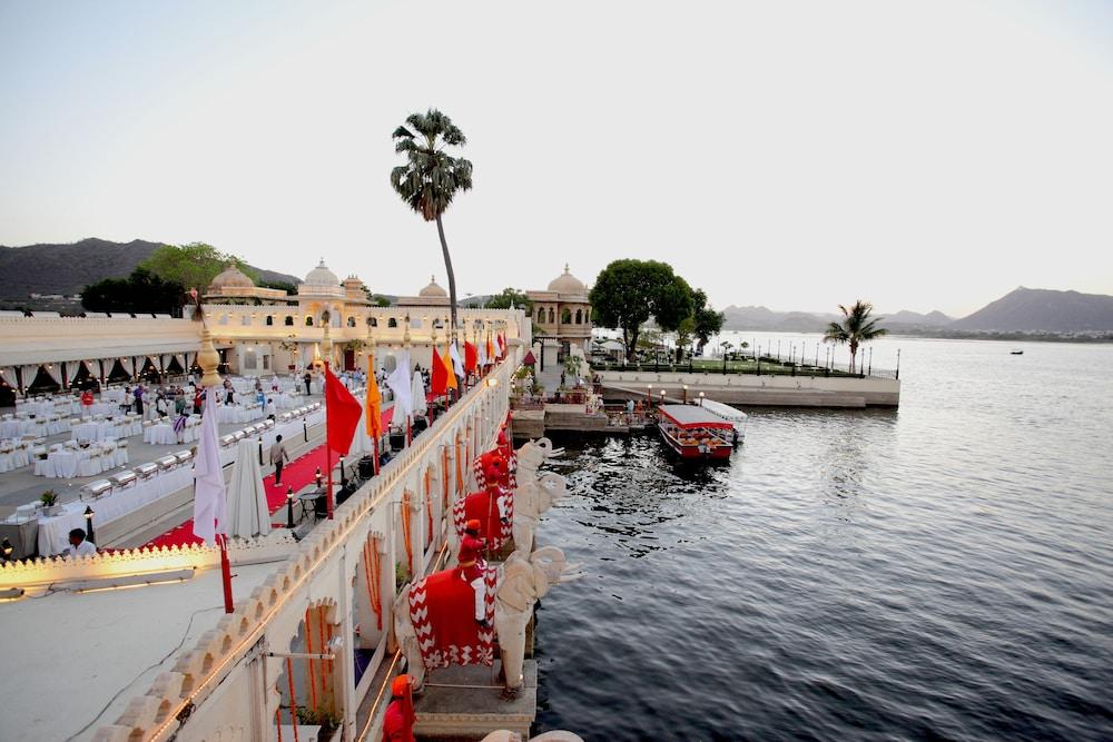 Hotel Jagmandir Island Palace - Grand Heritage 5*
