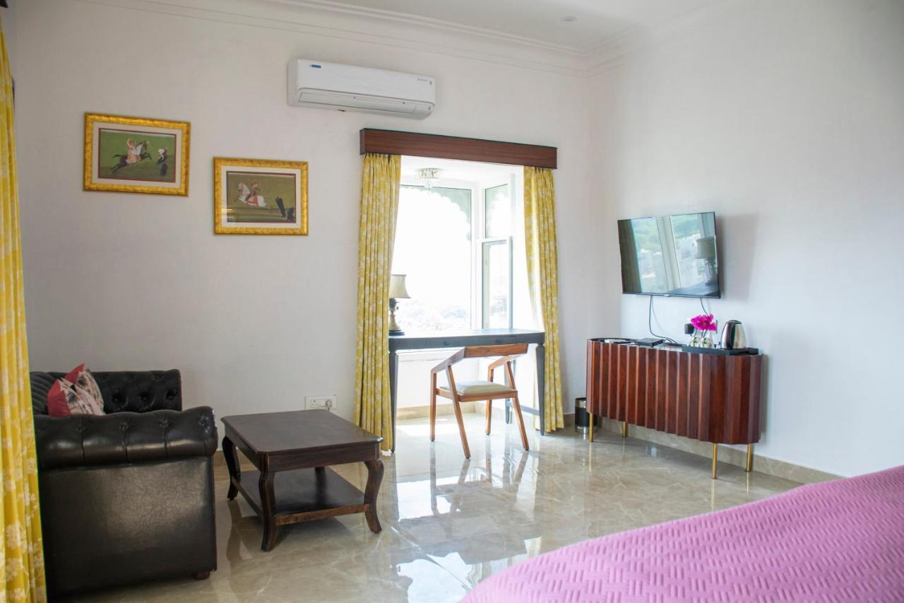 Titardi Garh- 18th Century Castle Homestay *