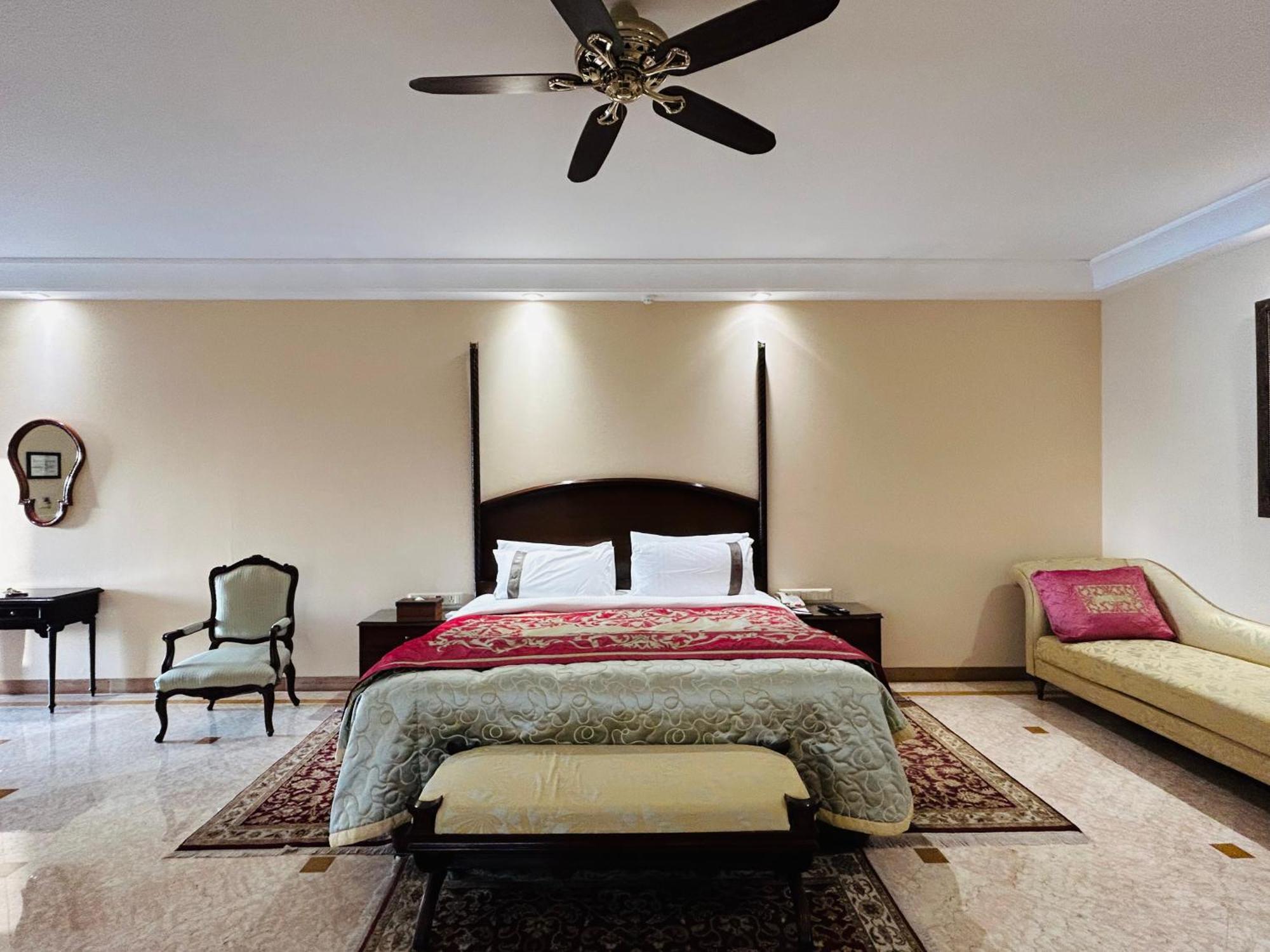 Hotel The Lalit Laxmi Palace