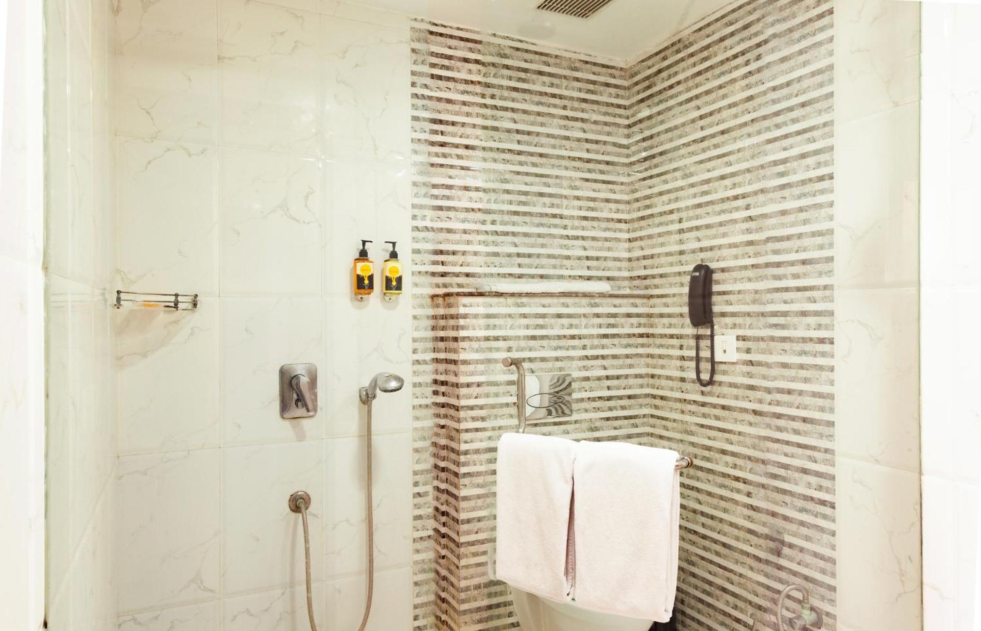 Hotel Zone Connect By The Park,udaipur