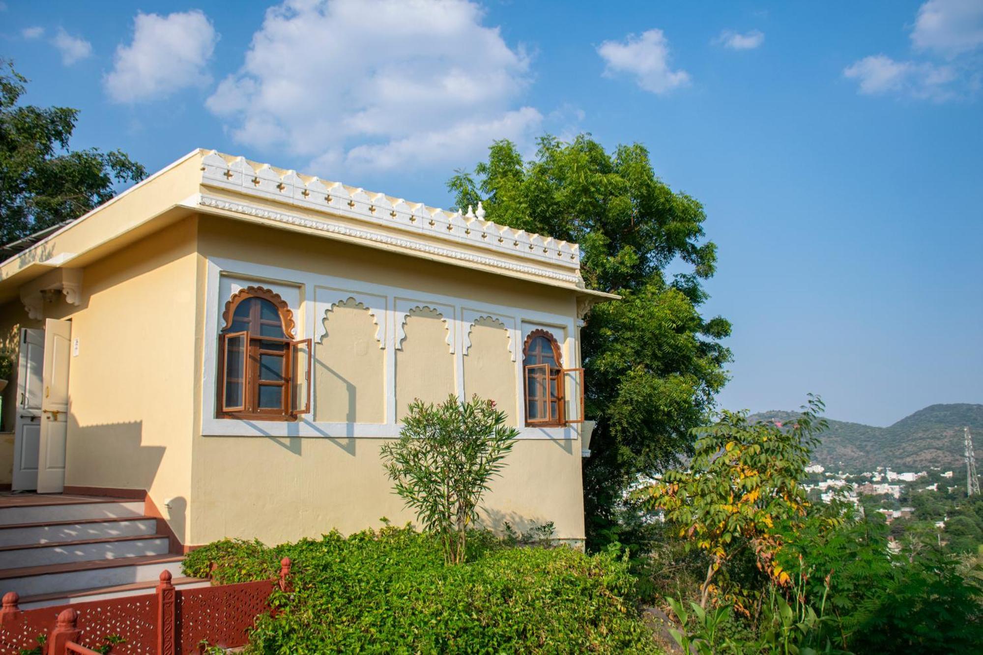Titardi Garh- 18th Century Castle Homestay *