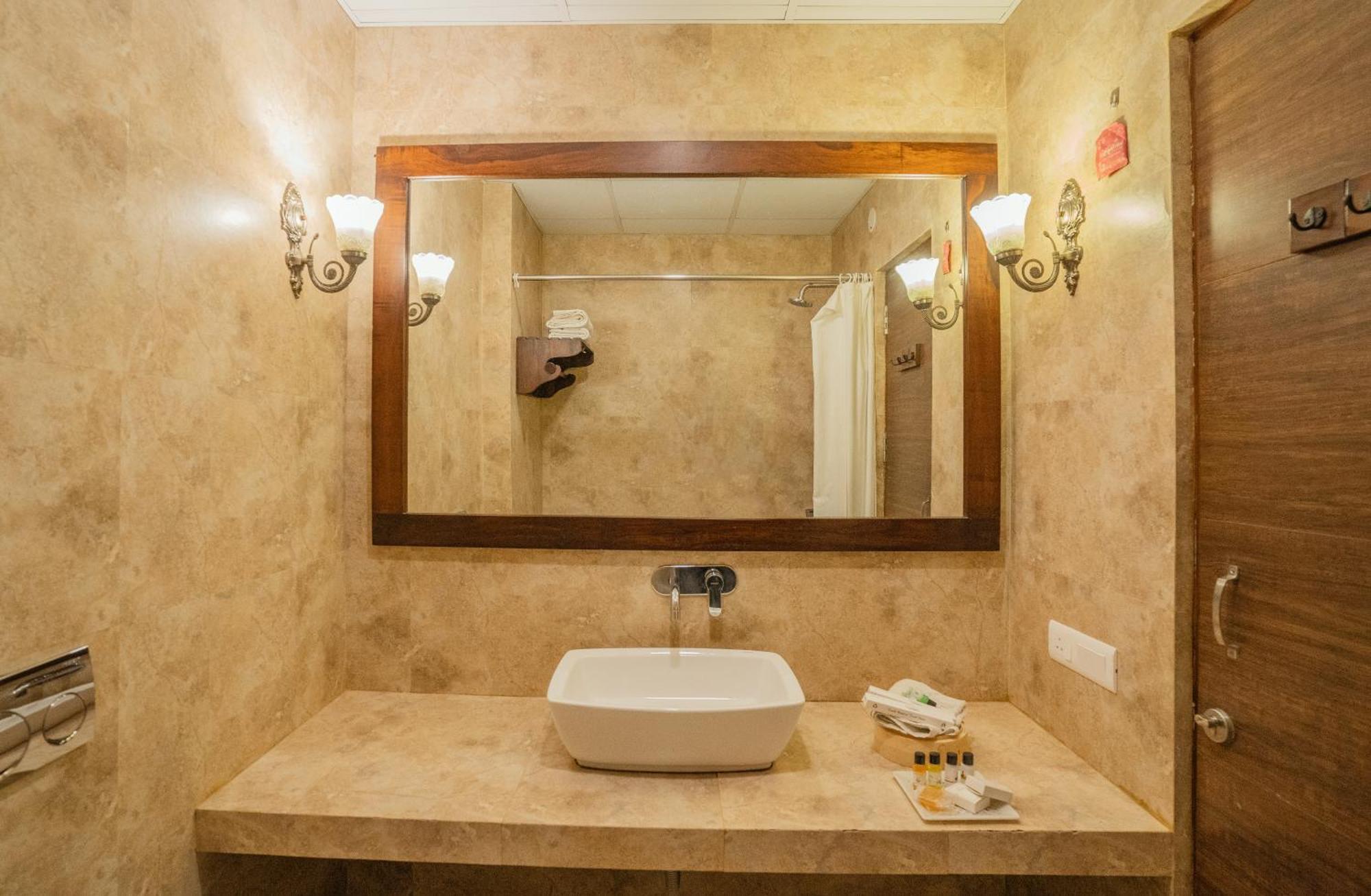 Tripli Shambhu 3*
