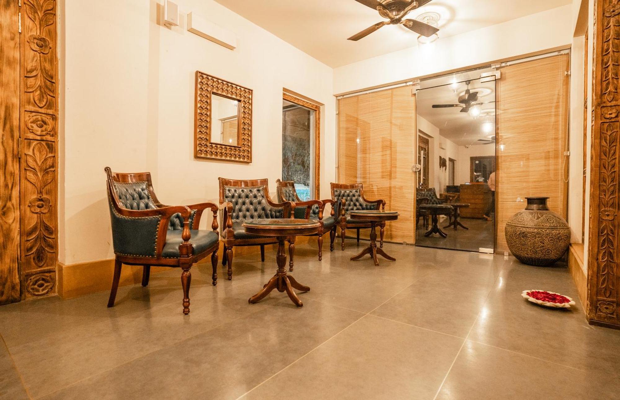 Tripli Shambhu Hotel 3*