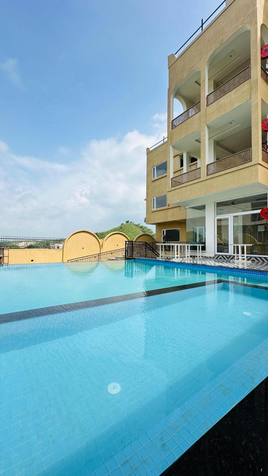 Resort Akaya Hills Udaipur