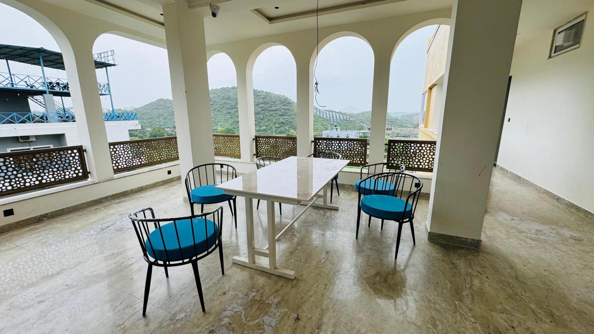Akaya Hills Resort *