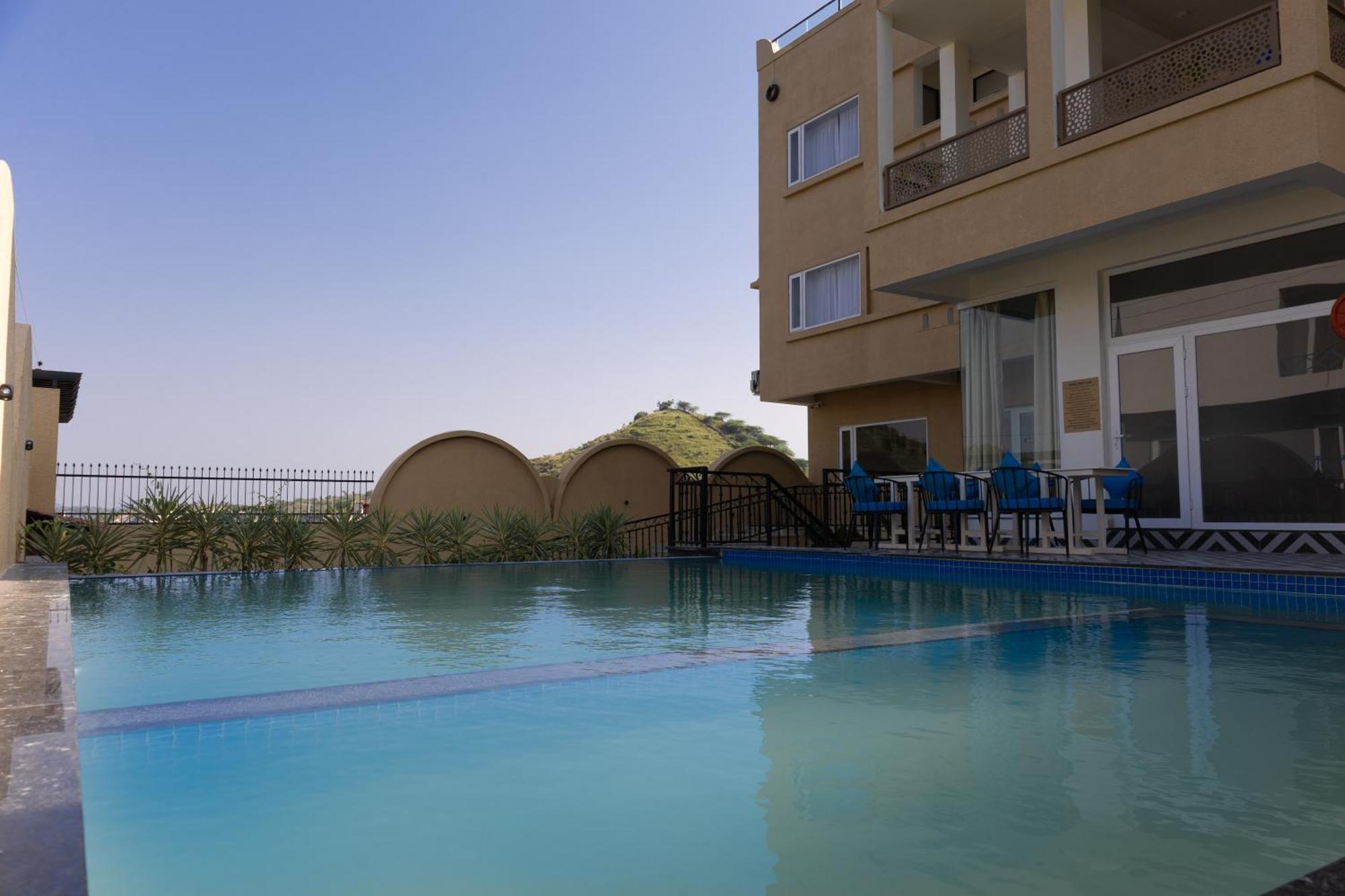 Akaya Hills Resort *