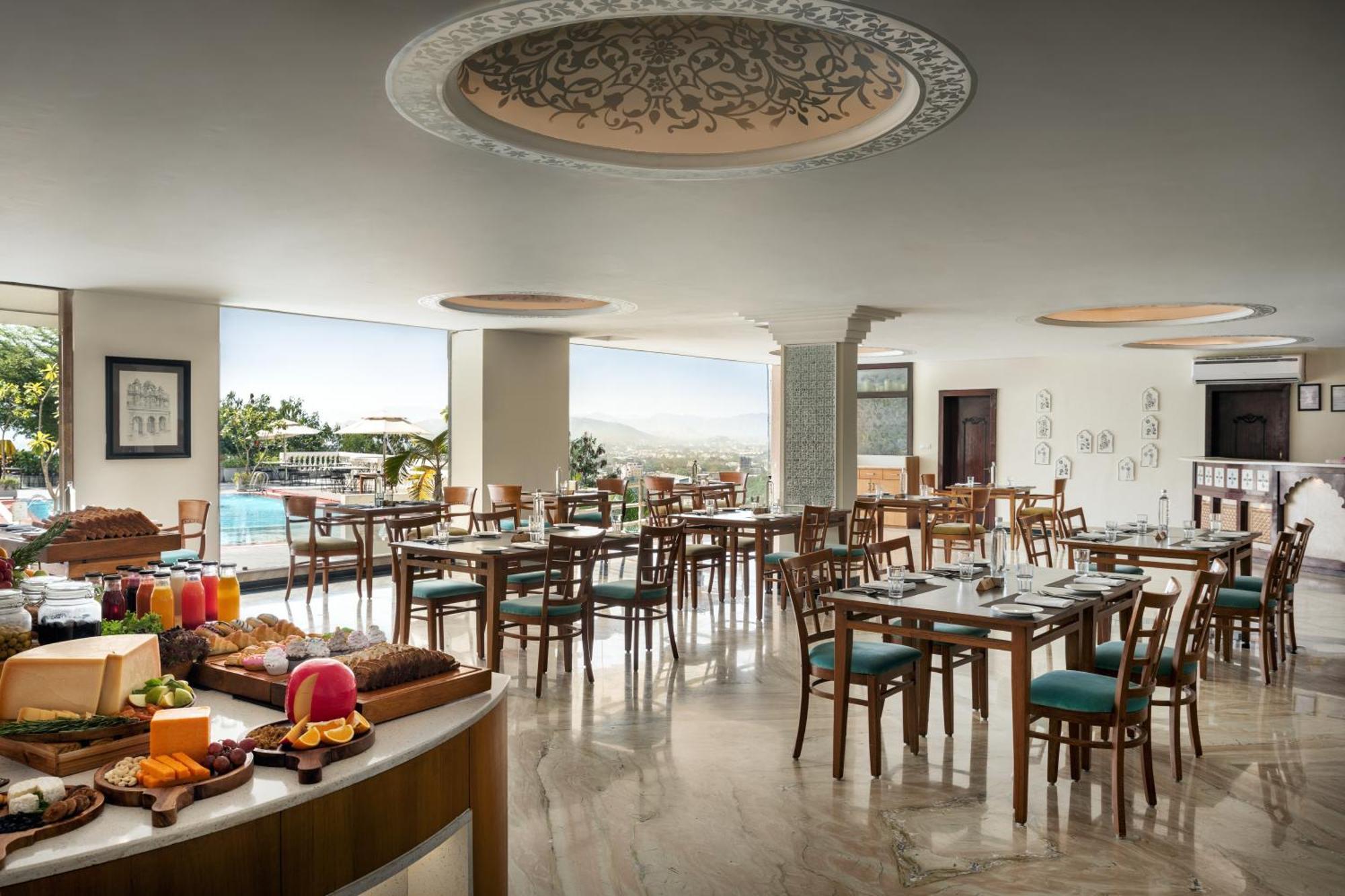 Hotel Bhairavgarh Palace 4*